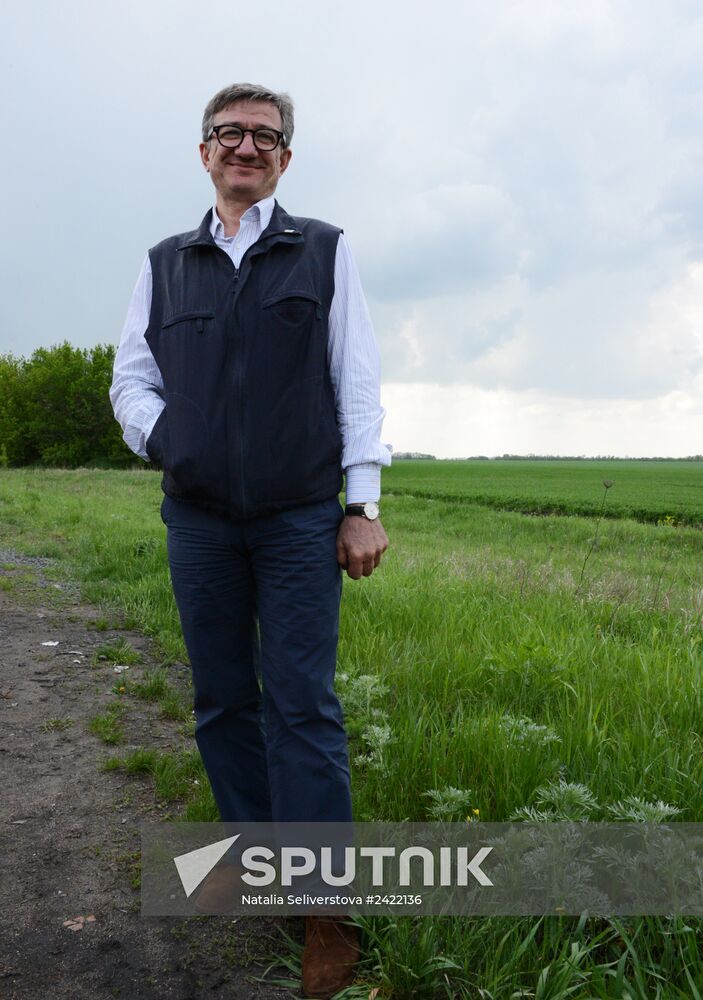 Released OSCE military inspectors arrive in Donetsk