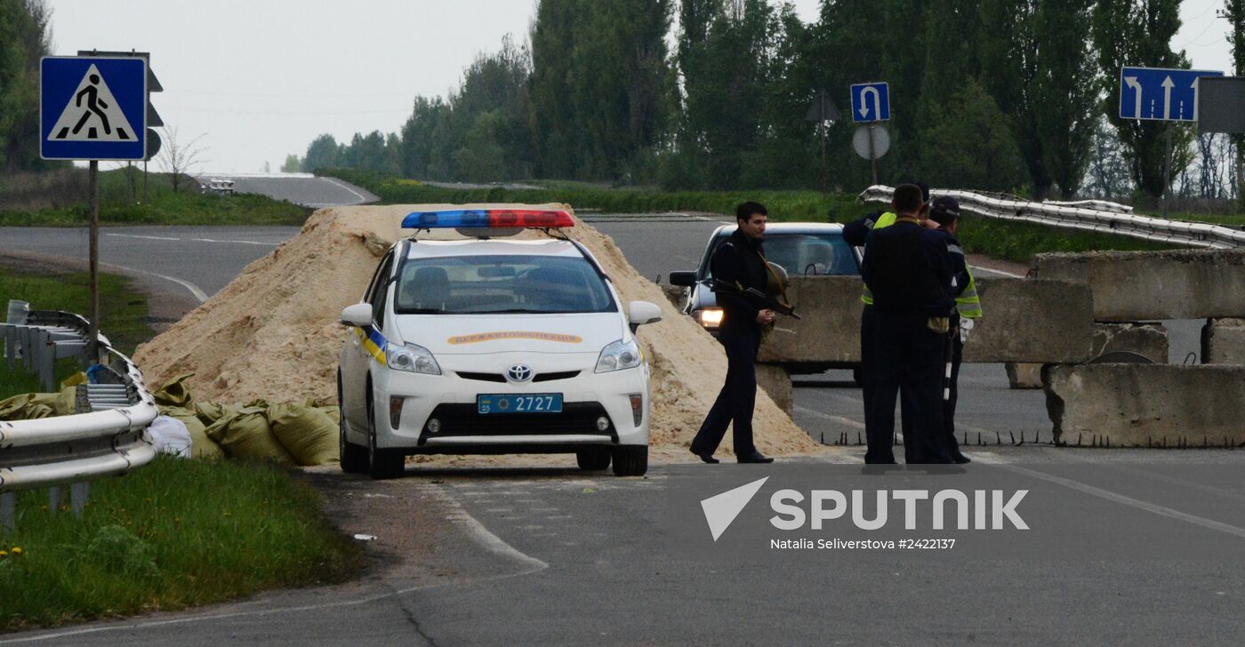 Released OSCE military inspectors arrive in Donetsk