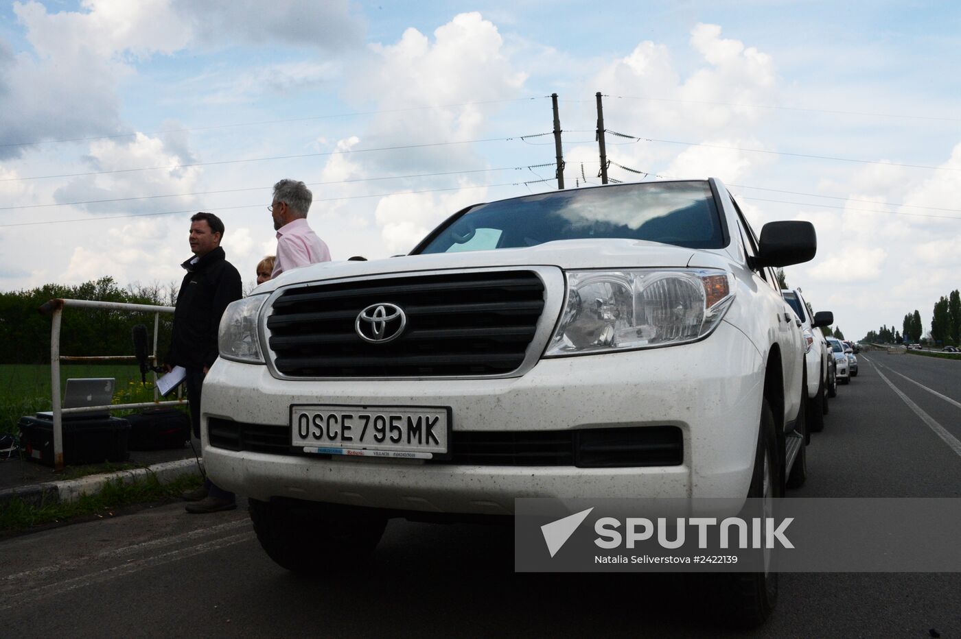 Released OSCE military inspectors arrive in Donetsk