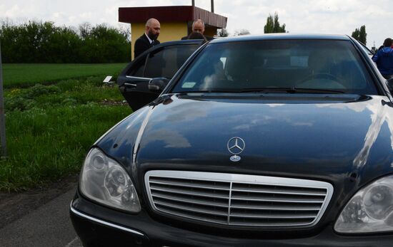 Released OSCE military inspectors arrive in Donetsk