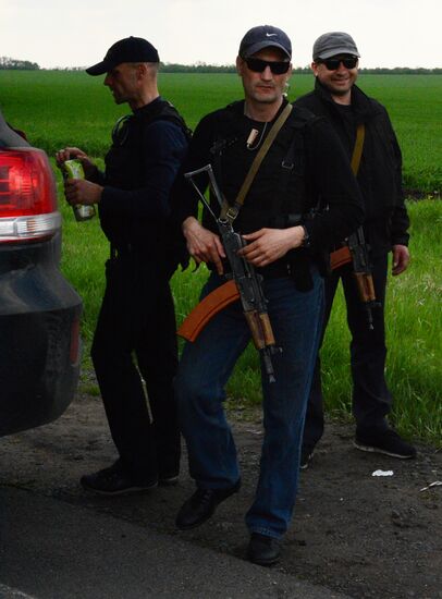 Released OSCE military inspectors arrive in Donetsk