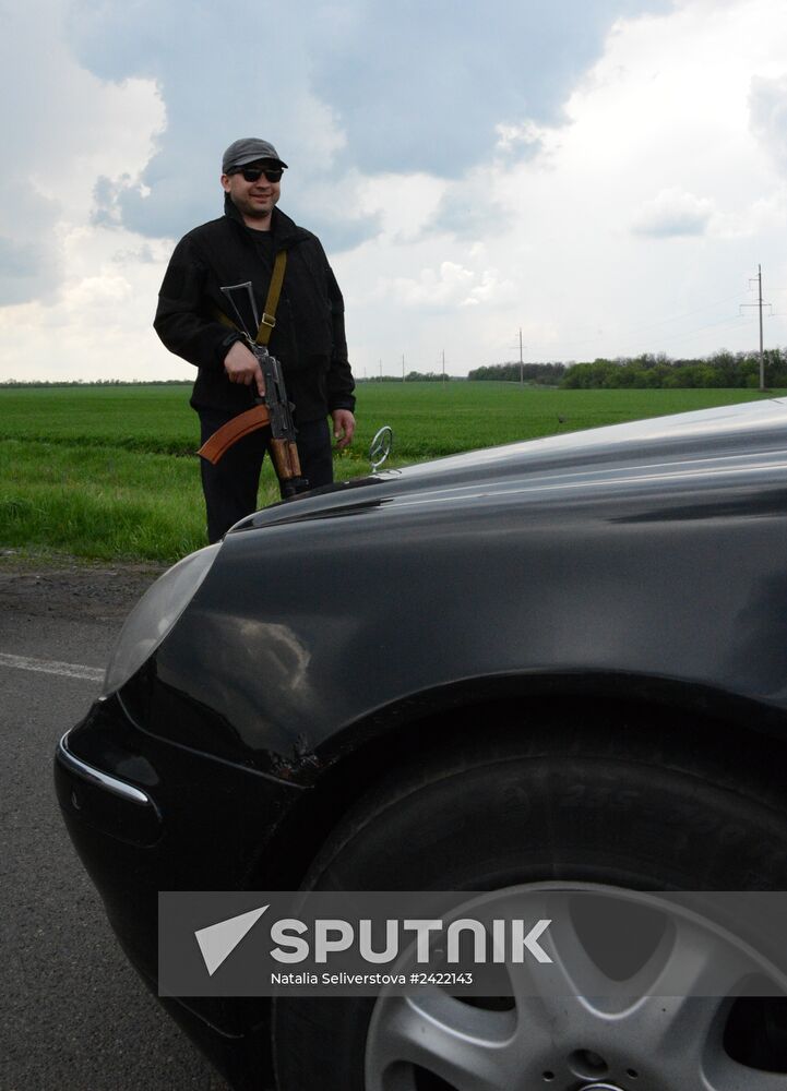 Released OSCE military inspectors arrive in Donetsk