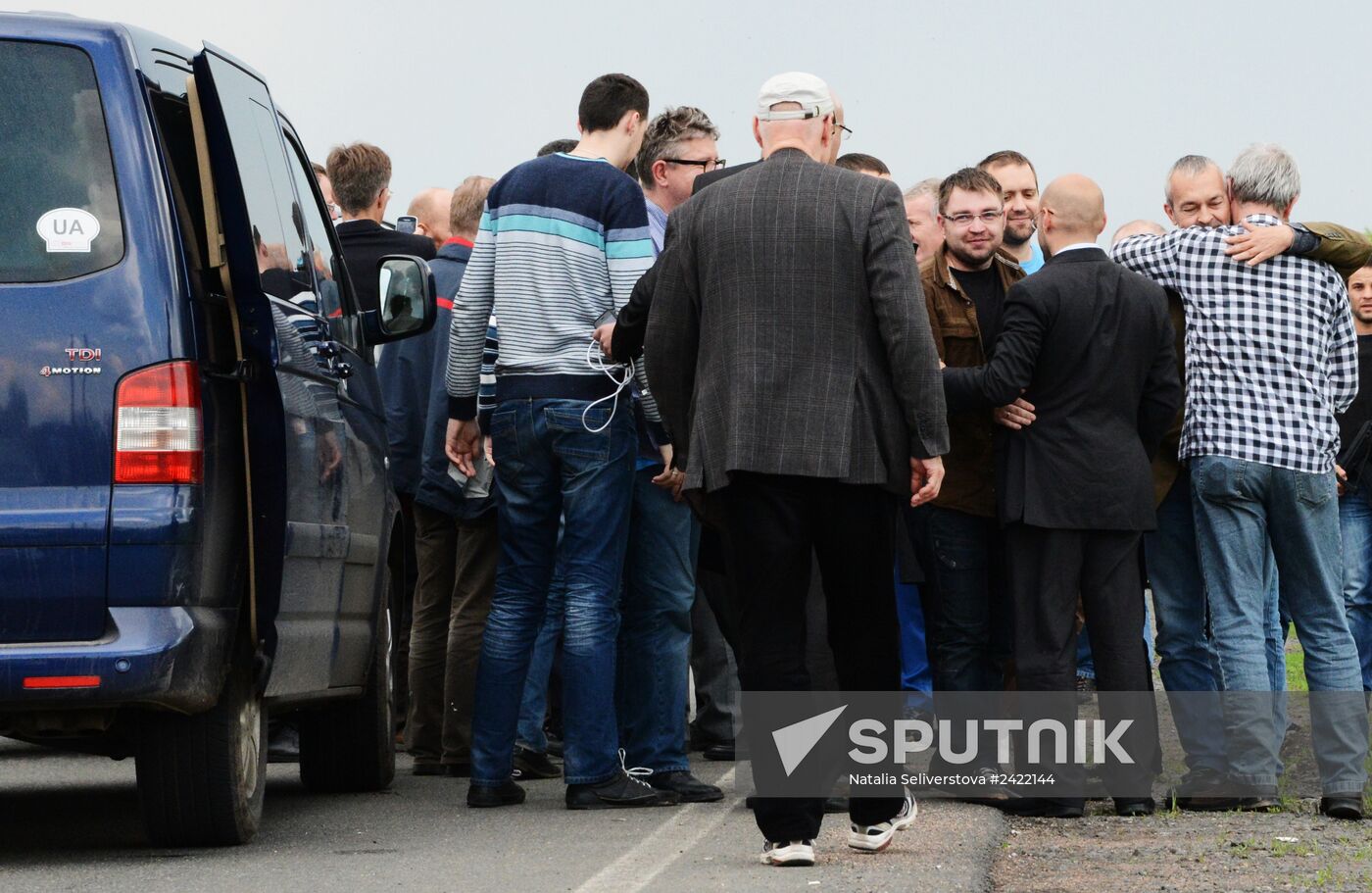 Released OSCE military inspectors arrive in Donetsk