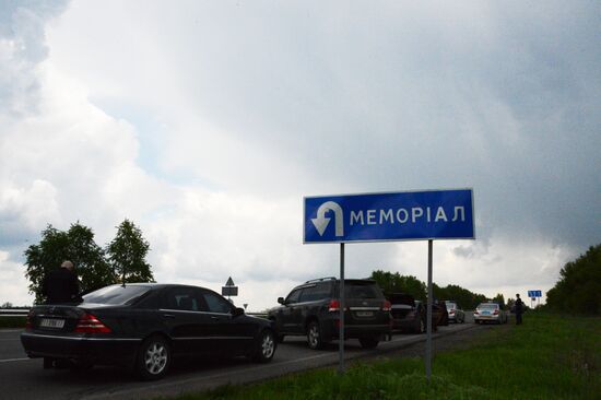 Released OSCE military inspectors arrive in Donetsk