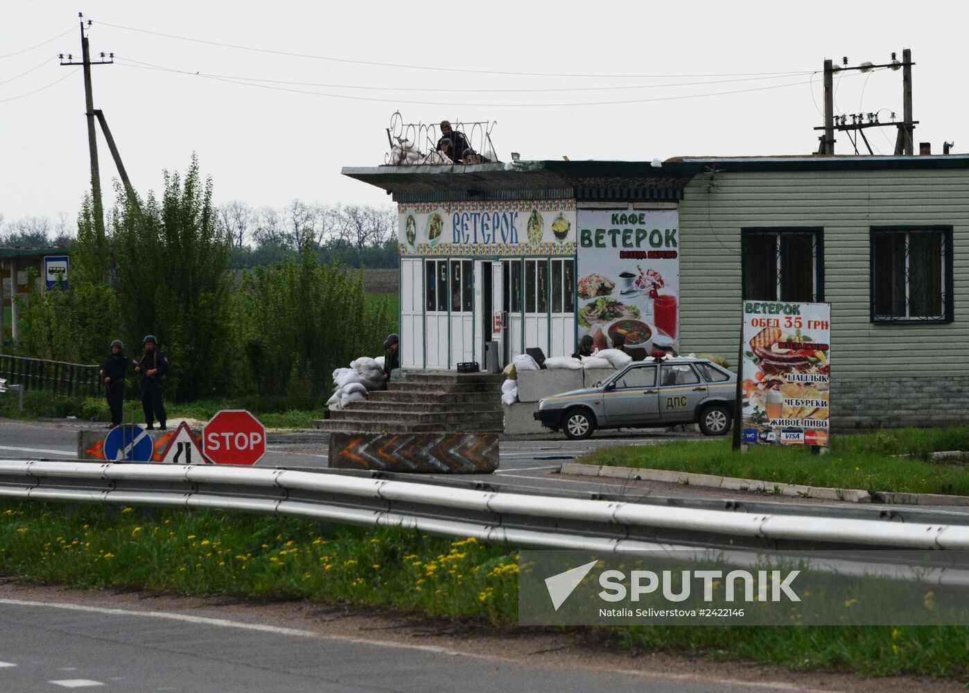 Released OSCE military inspectors arrive in Donetsk