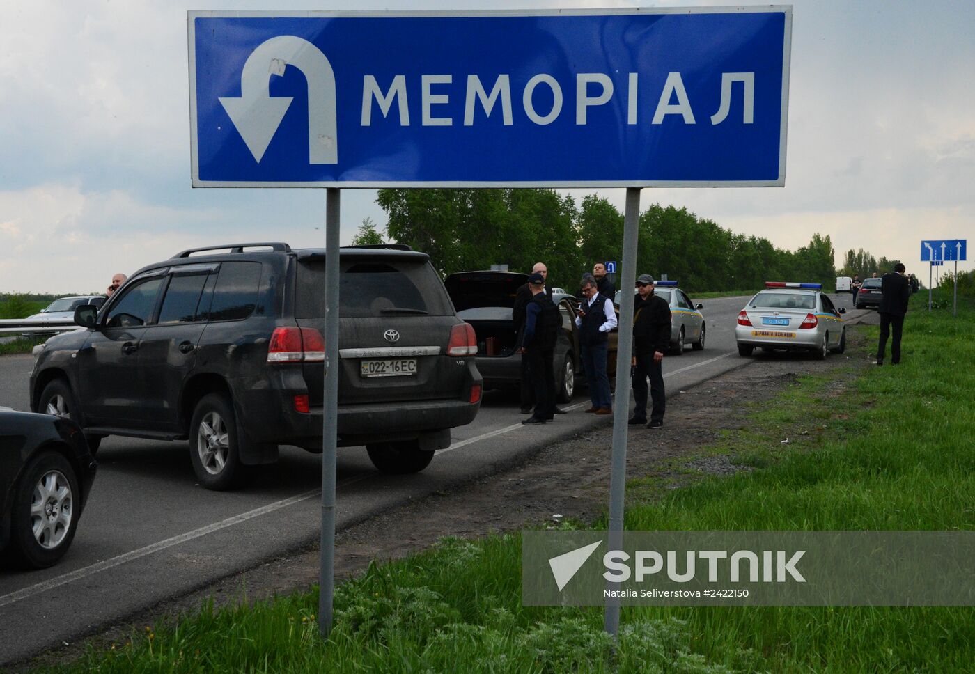Released OSCE military inspectors arrive in Donetsk