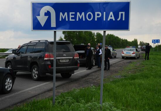 Released OSCE military inspectors arrive in Donetsk