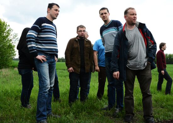 Released OSCE military inspectors arrive in Donetsk