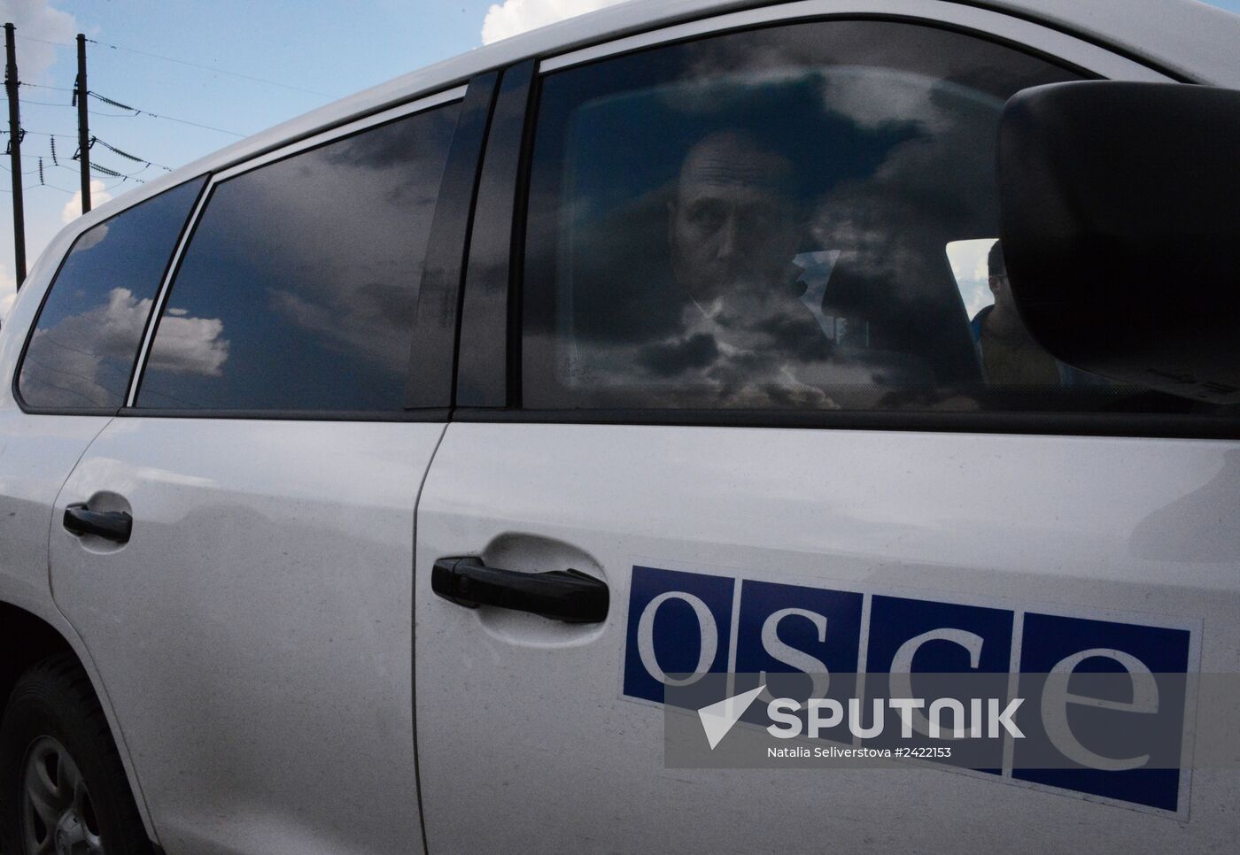 Released OSCE military inspectors arrive in Donetsk
