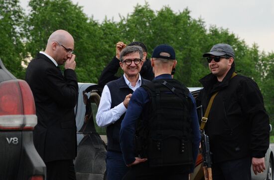 Released OSCE military inspectors arrive in Donetsk