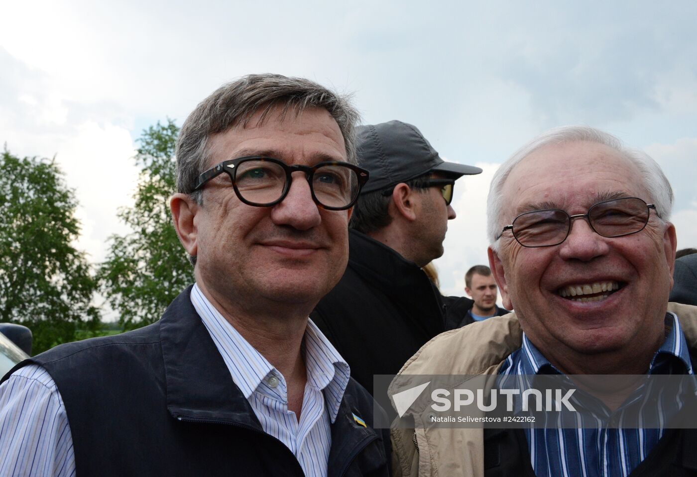 Released OSCE military inspectors arrive in Donetsk
