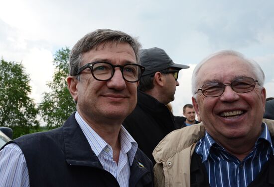 Released OSCE military inspectors arrive in Donetsk