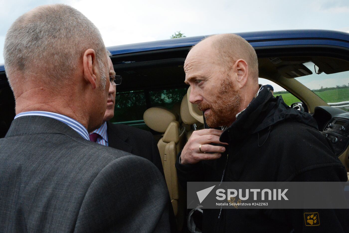 Released OSCE military inspectors arrive in Donetsk