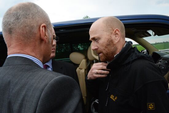 Released OSCE military inspectors arrive in Donetsk