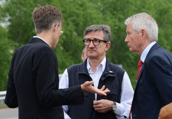 Released OSCE military inspectors arrive in Donetsk