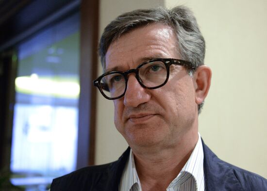 Released OSCE military inspectors arrive in Donetsk