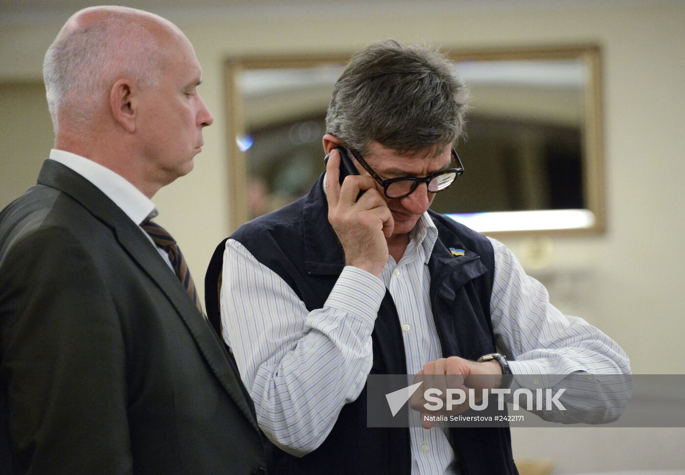 Released OSCE military inspectors arrive in Donetsk