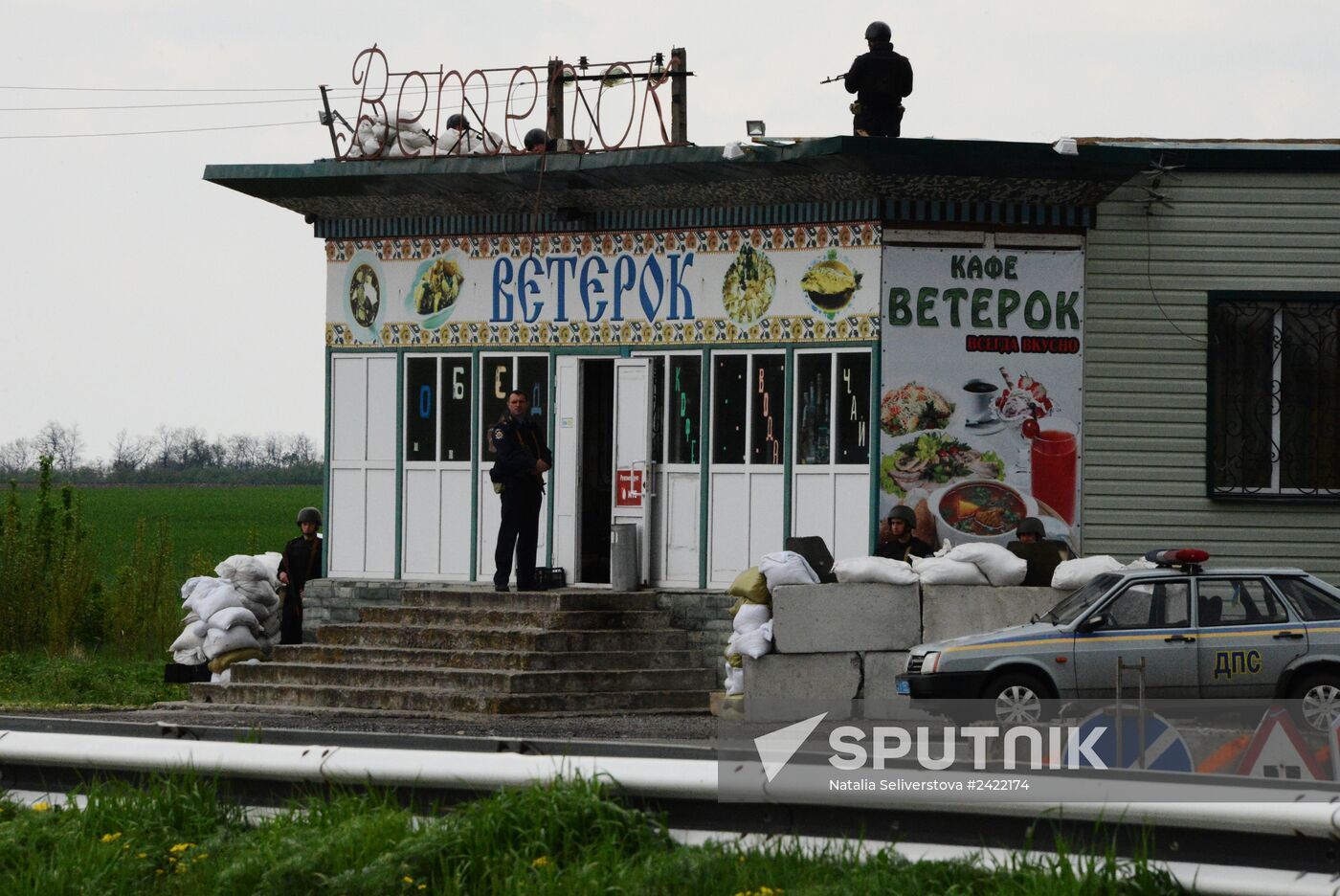 Released OSCE military inspectors arrive in Donetsk