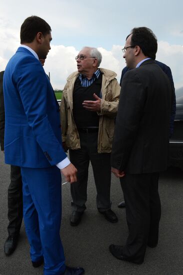 Released OSCE military inspectors arrive in Donetsk