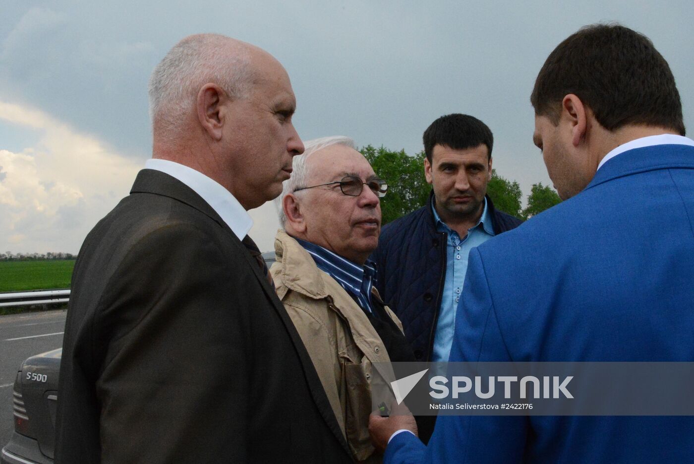 Released OSCE military inspectors arrive in Donetsk