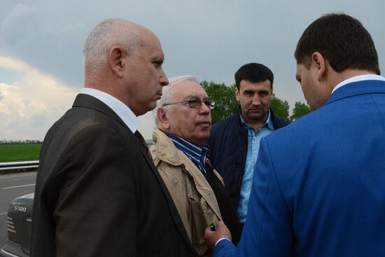 Released OSCE military inspectors arrive in Donetsk