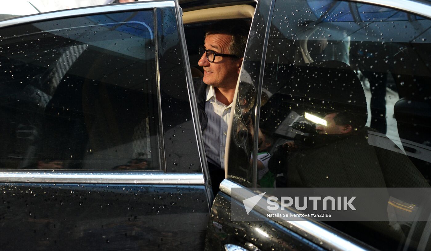 Released OSCE military inspectors arrive in Donetsk