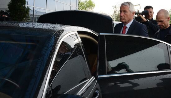 Released OSCE military inspectors arrive in Donetsk