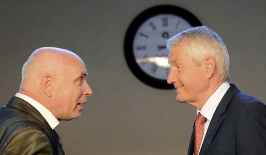 Released OSCE military inspectors arrive in Donetsk