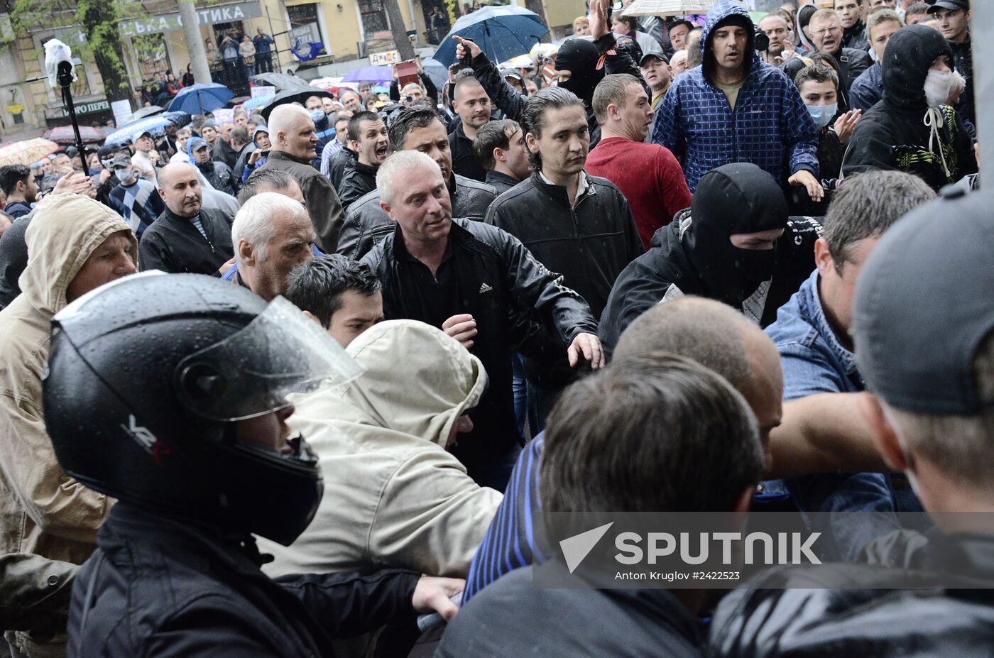 Protesters demand release of people detained after clashes in Odessa