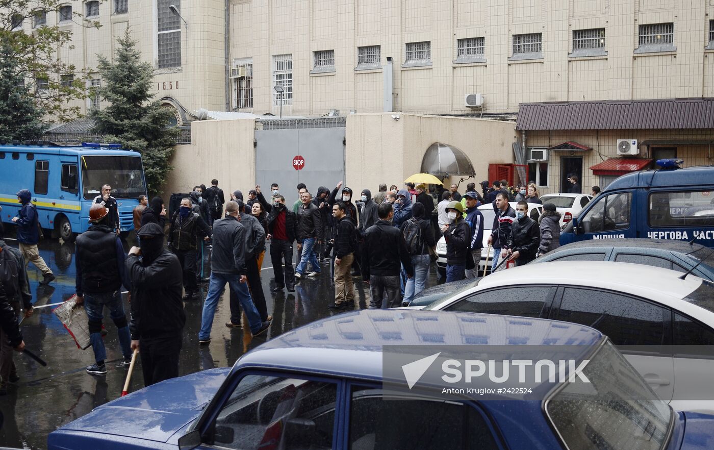 Protesters demand release of people detained after clashes in Odessa