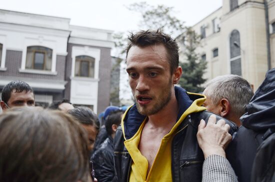 Protesters demand release of people detained after clashes in Odessa