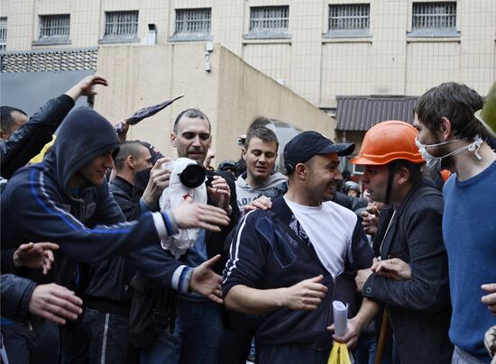 Protesters demand release of people detained after clashes in Odessa
