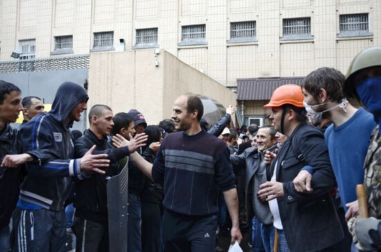 Protesters demand release of people detained after clashes in Odessa