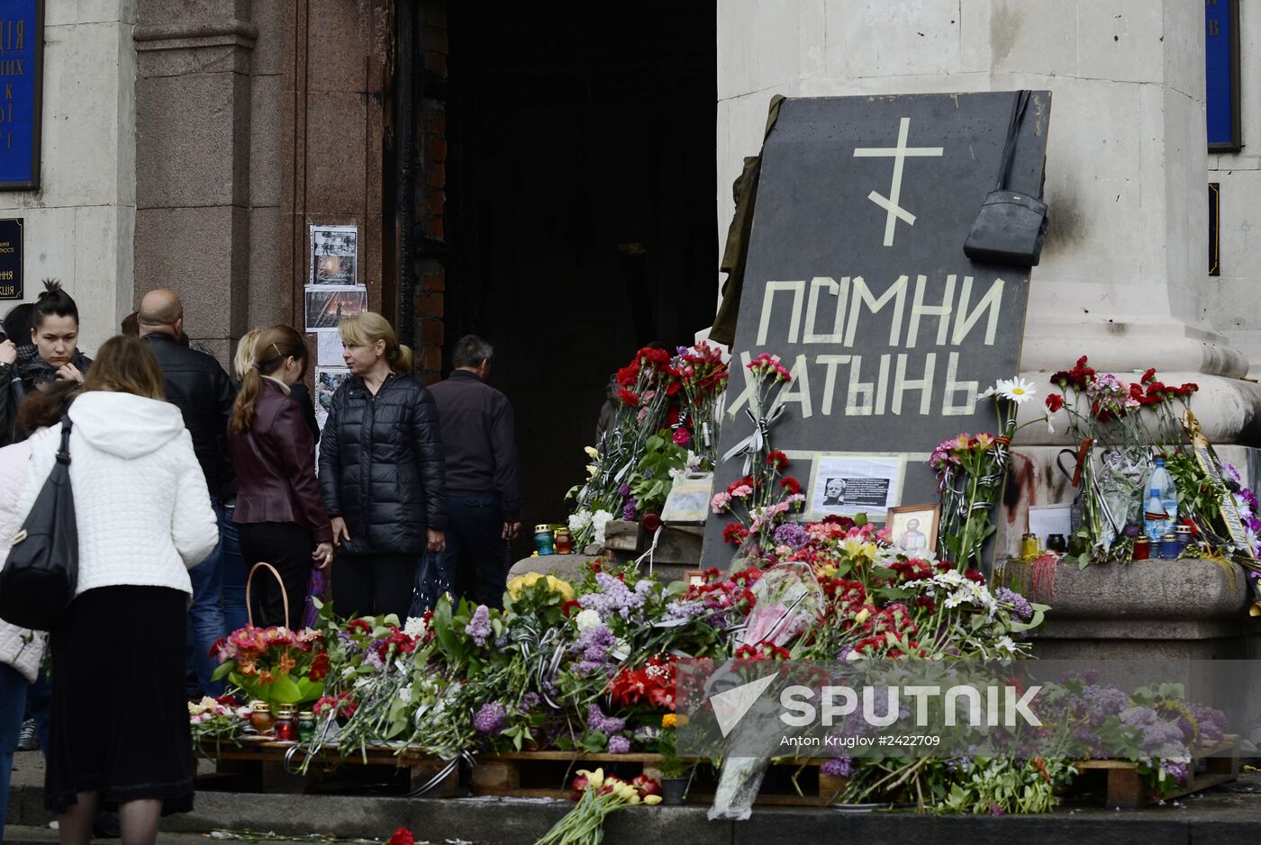 Odessits bring flowers in memory of people killed by fire in Trade Unions House