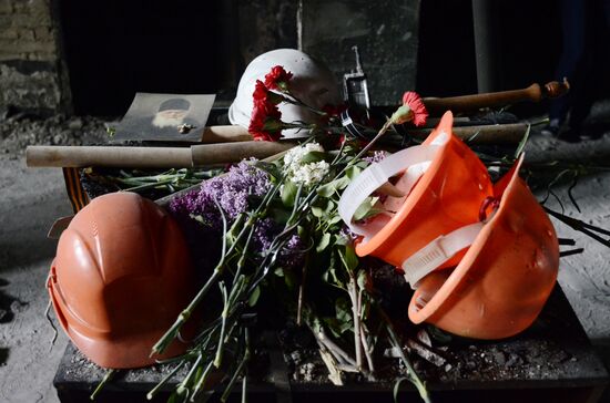 Odessits bring flowers in memory of people killed by fire in Trade Unions House