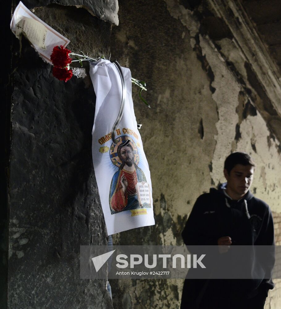 Odessits bring flowers in memory of people killed by fire in Trade Unions House