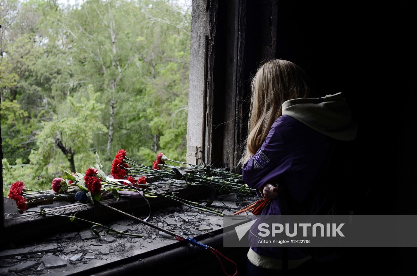 Odessits bring flowers in memory of people killed by fire in Trade Unions House