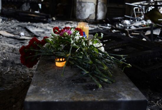 Odessa residents bring flowers in memory of those killed in fire in House of Trade Unions