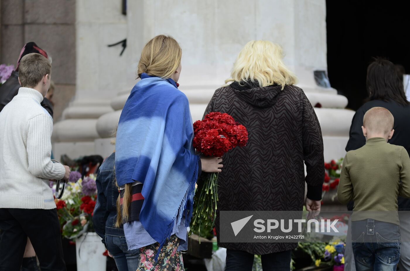Odessits bring flowers in memory of people killed by fire in Trade Unions House