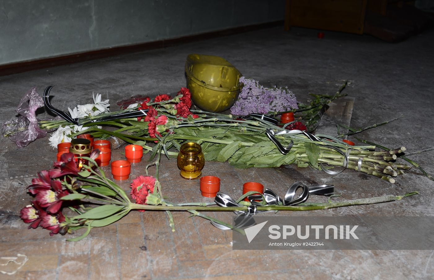 Odessits bring flowers in memory of people killed by fire in Trade Unions House