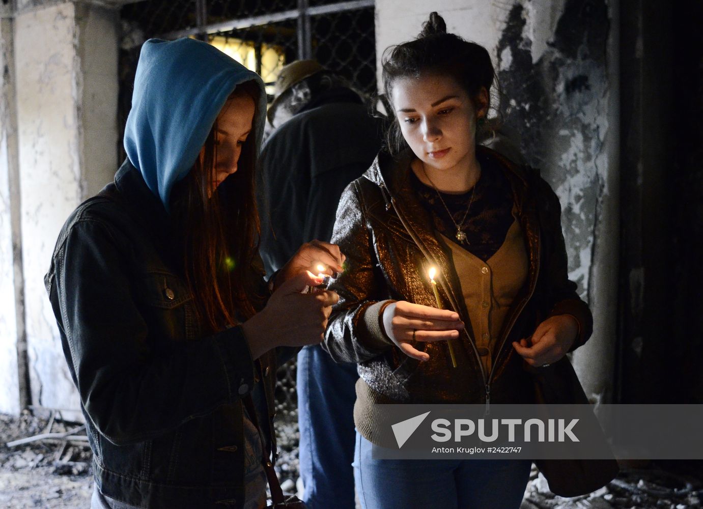 Odessits bring flowers in memory of people killed by fire in Trade Unions House