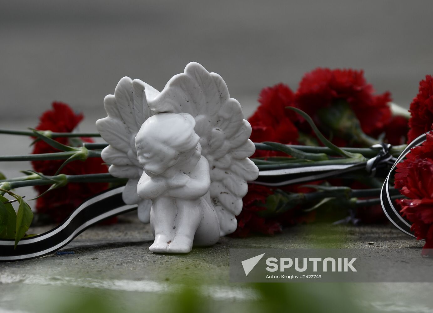 Odessits bring flowers in memory of people killed by fire in Trade Unions House