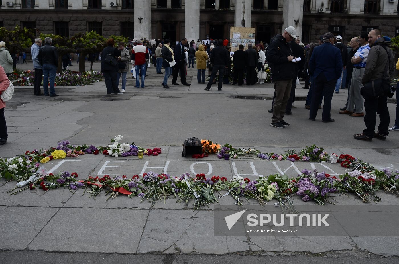 Odessits bring flowers in memory of people killed by fire in Trade Unions House