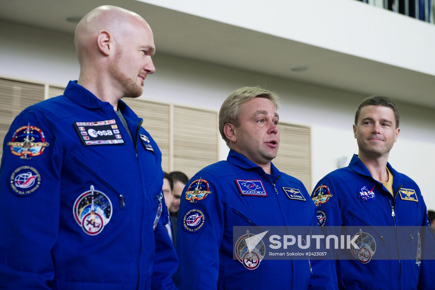 Main and stand-by crews of ISS Expedition 40/41 take their exams