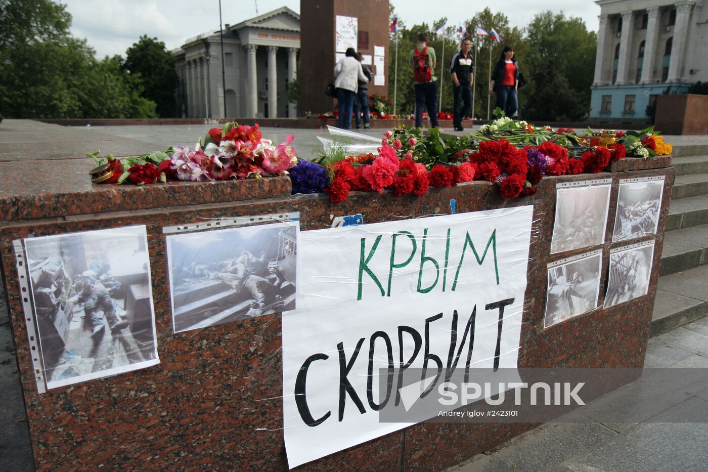 Simferopol residents honor victims of Odessa tragedy