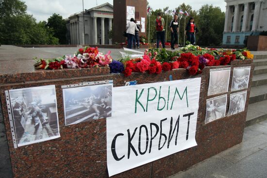 Simferopol residents honor victims of Odessa tragedy