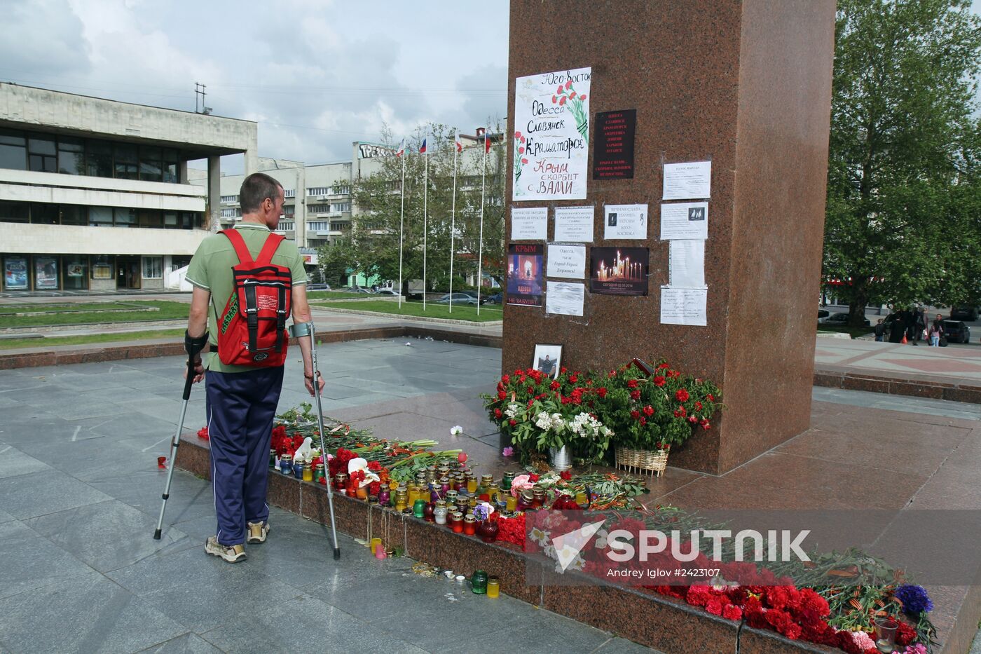 Simferopol residents pay tribute to Odessa victims