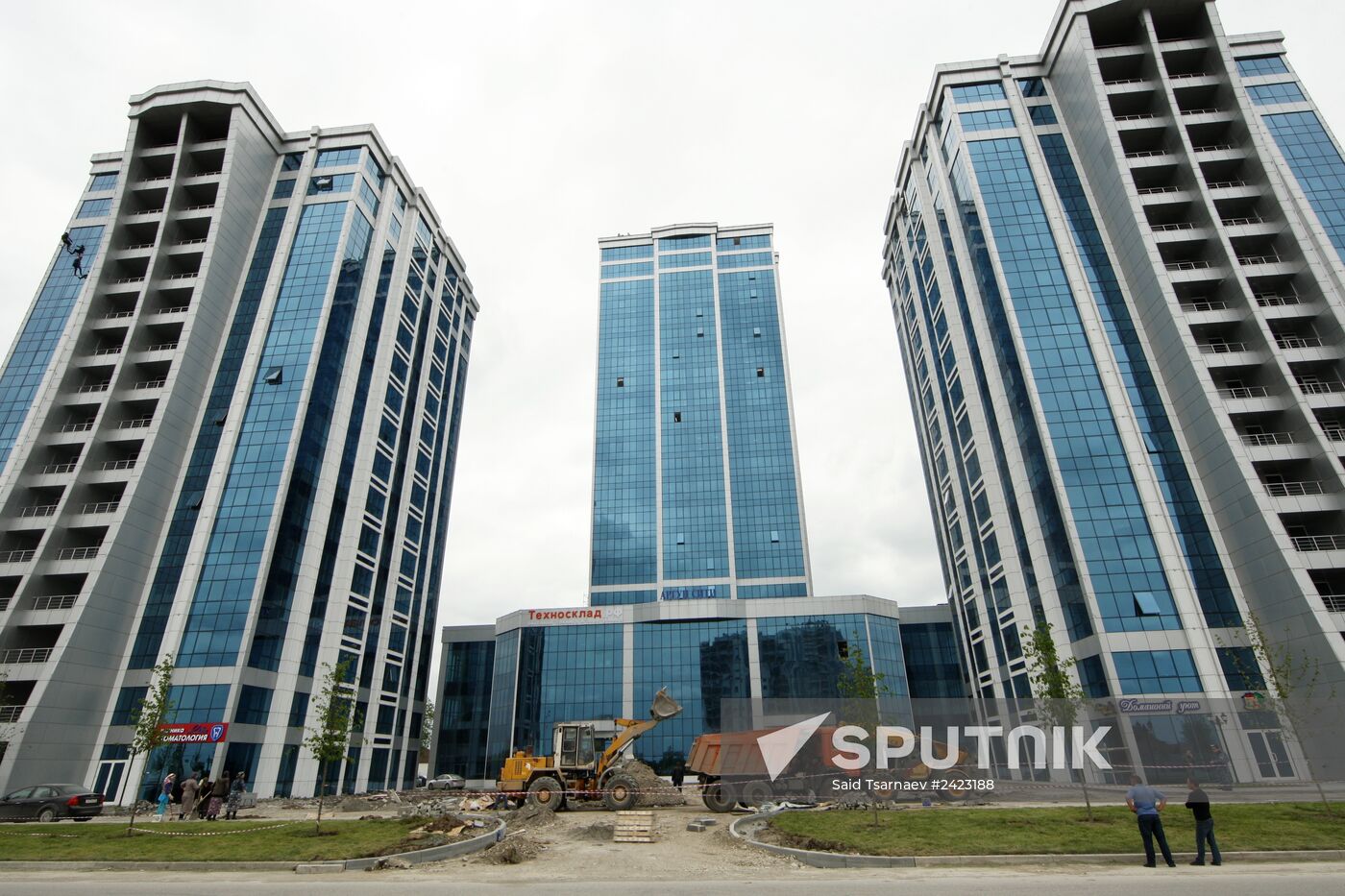 Preparations for opening of Aiman Kadyrova Mosque and high-rise buildings in Argun