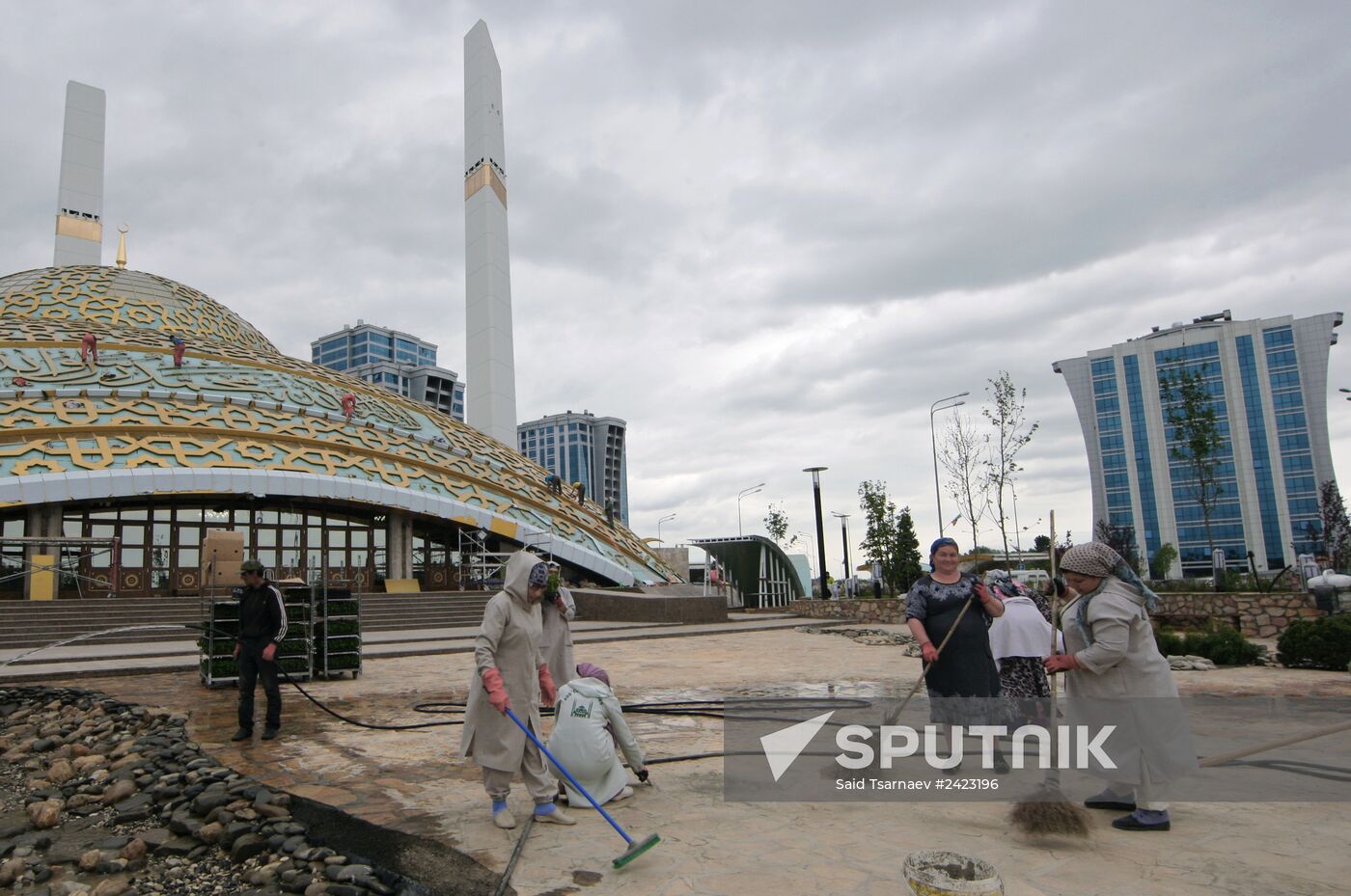 Preparations for opening of Aiman Kadyrova Mosque and high-rise buildings in Argun