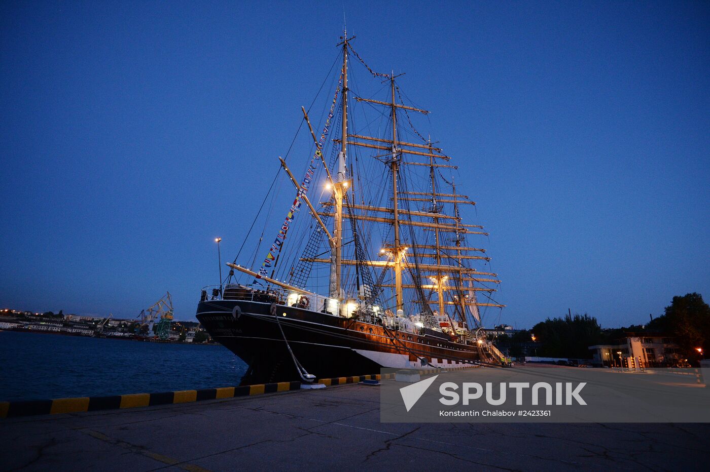 Barque "Kruzenshtern" arrives in Sevastopol
